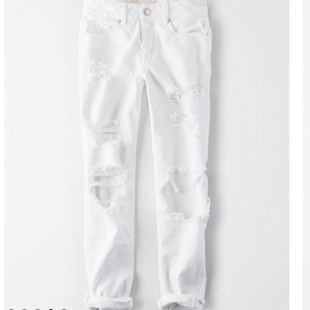 Ripped Tomgirl American Eagle Outfitter Jeans - Picture 3 of 4